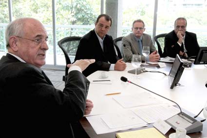 26/11/2010 - DEFESA - Apoio da Defesa ao Rio de Janeiro é obrigação federativa, diz Jobim a Cabral