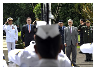 17/01/2012 - DEFESA - Brasil e Colômbia ampliam cooperação na área de Defesa