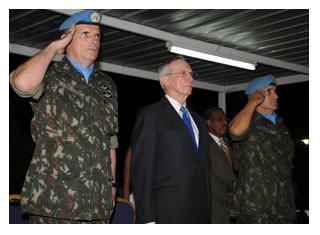 31/03/2011 - DEFESA - General brasileiro é o novo comandante militar das Forças de Paz no Haiti