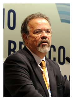 30/03/2011 - DEFESA - Debate sobre Livro Branco reposiciona os temas de Defesa na sociedade brasileira, afirmam especialistas