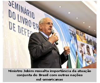 29/04/2011 - DEFESA - Livro Branco: civis e militares ressaltam, em debate, propósito construtivo e democrático da iniciativa