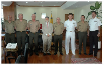 31/08/2011 - DEFESA - Celso Amorim recebe oficiais que vão comandar unidades militares no Haiti