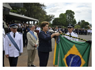 26/10/2011 - DEFESA - FAB comemora Dia do Aviador e agracia personalidades com a Ordem do Mérito Aeronáutico