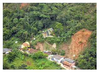 13/01/2012 - DEFESA - Ministro da Defesa sobrevoa áreas atingidas por chuvas no Rio de Janeiro