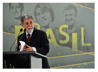 08/08/2011 - DEFESA - Em sua posse, novo ministro da Defesa garante continuidade dos programas e empenho para a modernização das Forças