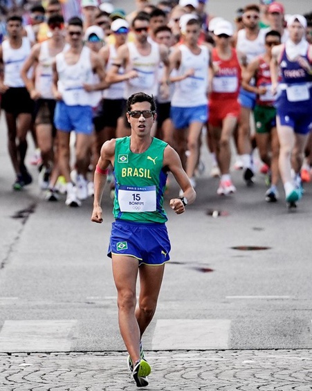 3° Sargento Caio Bonfim em Marcha Atlética nas Olimpíadas de Paris 2024, na qual foi medalha de prata.