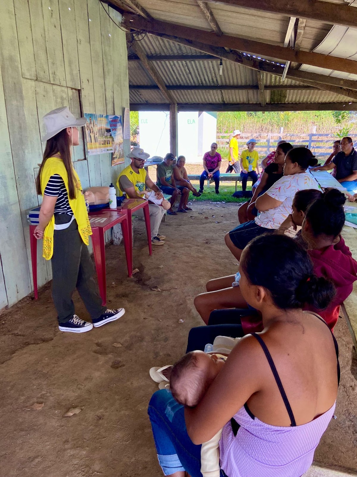 Equipe utiliza manequins e bonecos para simular situações em que primeiros socorros sejam necessários - Foto por Thaís Desirée