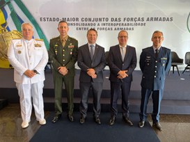 A cerimônia contou com a presença de autoridades de todas as Forças
