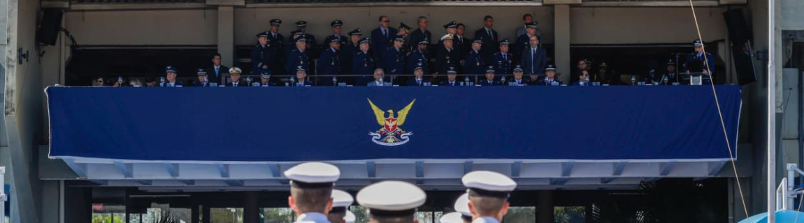 Academia da Força Aérea realiza cerimônia de entrega de espadins a novos cadetes