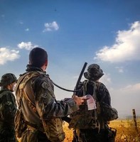 Adestramento conjunto capacita militares para emprego de armamento aéreo