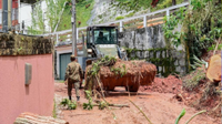Após 10 dias de operação, militares já desobstruíram 37 vias públicas em Petrópolis