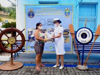 Capitania dos Portos do Ceará entrega kits de alimentação para famílias de alunos do Programa Forças no Esporte