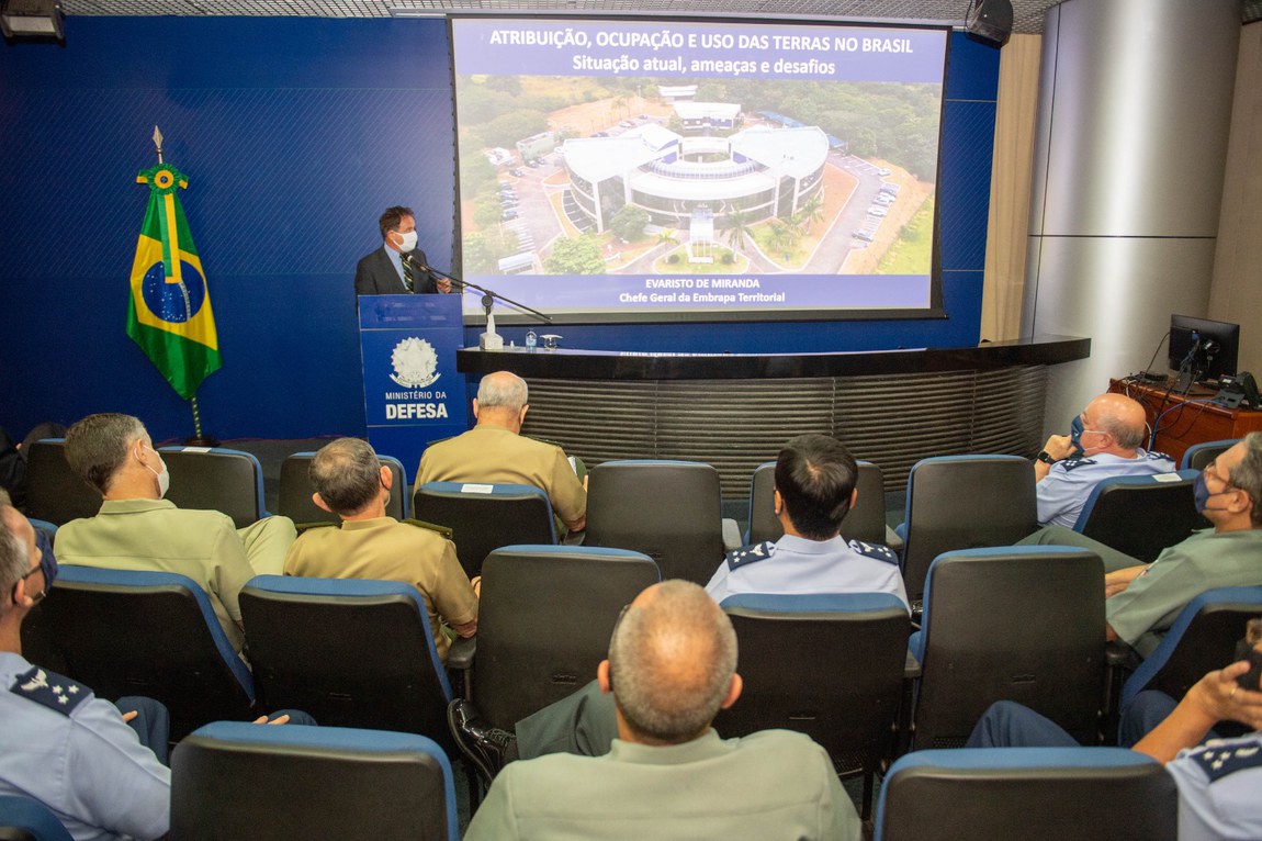 20211021 CAPA CAMINHOS DA DEFESA EMBRAPA.jpg