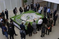 Comitiva interministerial visita centro nacional de pesquisa em Campinas