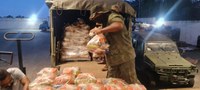 Defesa auxilia na distribuição de 30 toneladas de cestas básicas às vítimas de enchentes na Bahia
