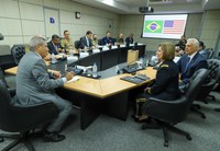 Em primeira visita ao Brasil, nova Comandante do Comando Sul dos EUA reúne-se com Ministro da Defesa