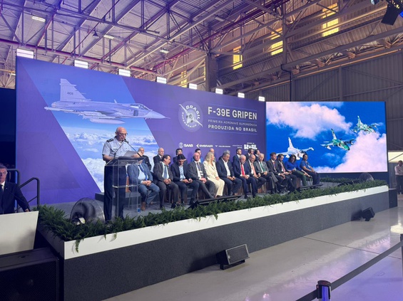 Foto 2 - gripen supersonico 2.jpg