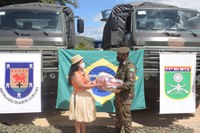Forças Armadas ajudam comunidade indígena de Pernambuco com cestas básicas