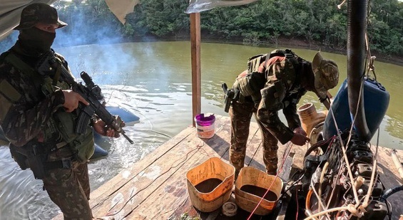 Forças Armadas apoiam na destruição de pistas e acampamentos usados pelo garimpo ilegal na Terra Indígena Yanomami 20260415- catrimani4.jpg