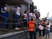 Forças Armadas entregam 55 mil ampolas de medicamentos para kits  intubação