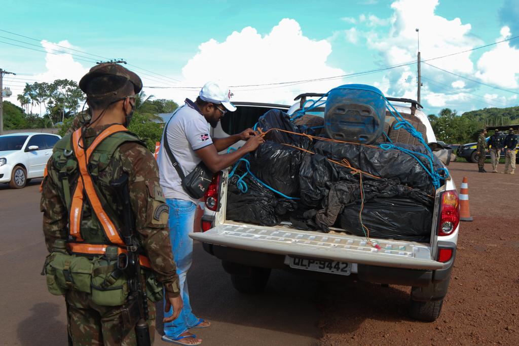 Exército Brasileiro combate crimes transfronteiriços e ambientais na região  Amazônica - Dialogo Americas