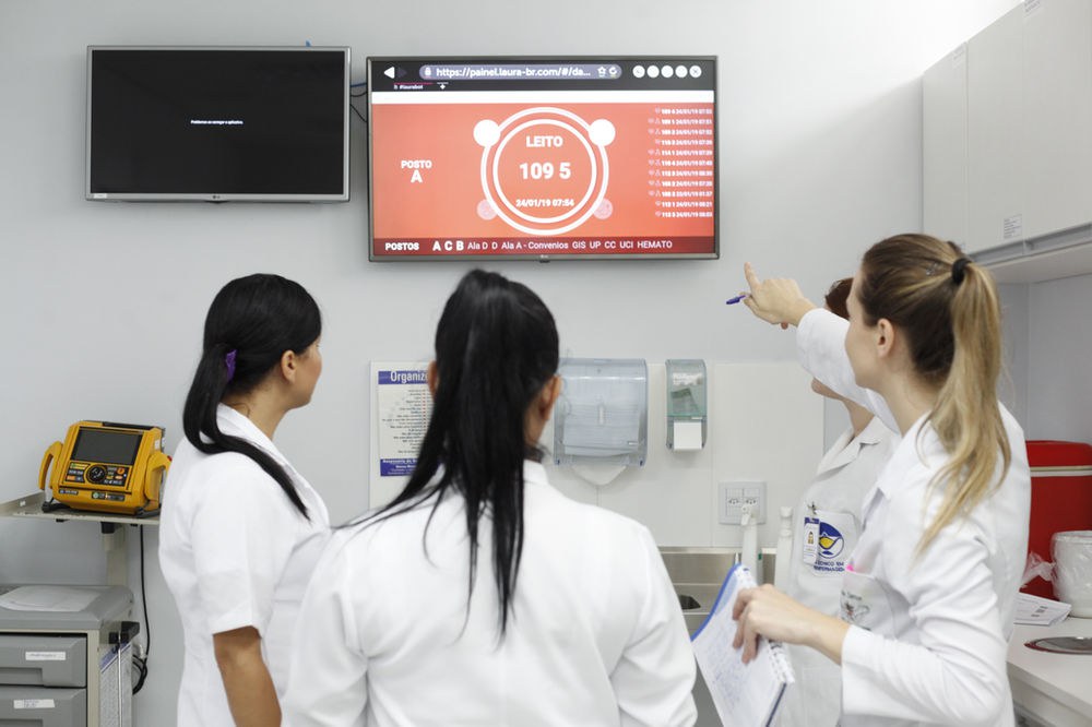 Robo Laura - Capa + F01.jpg