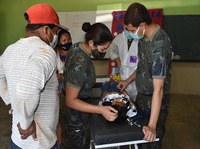 Militares apoiam arrecadação de alimentos e roupas para famílias em situação de vulnerabilidade