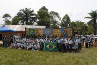 Militares das Forças Armadas brasileiras realizam ação social na África