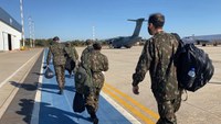 Militares profissionais de saúde prestam atendimento a comunidades indígenas no extremo Norte do Brasil