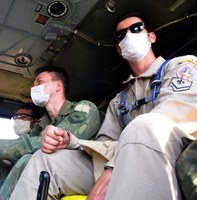 Militares somam esforços com brigadistas no combate a incêndios no Pantanal