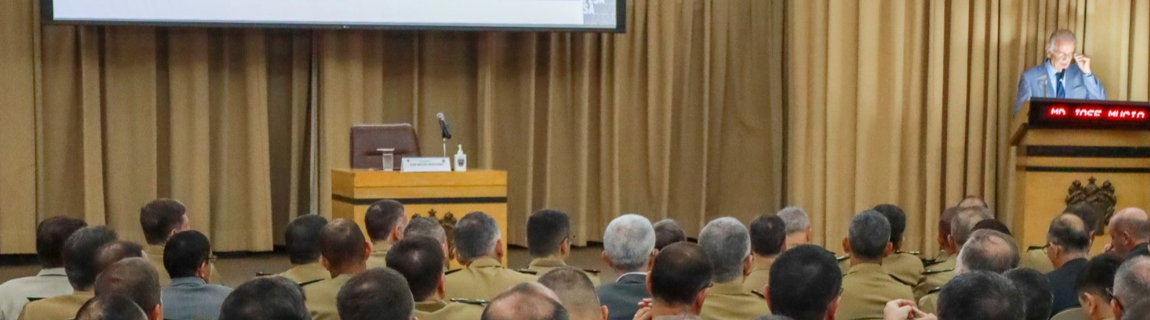Ministro aborda desafios geopolíticos e temas estratégicos de Defesa em palestra na Eceme