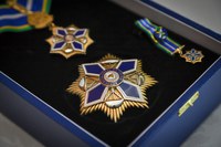 Ministro da Defesa é condecorado com a Ordem do Mérito da Advocacia-Geral da União