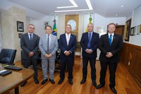 Ministro da Defesa recebe visita de parlamentar do Rio Grande do Sul