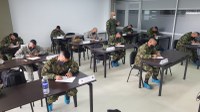 Militares brasileiros capacitam colombianos em retirada de explosivos do solo