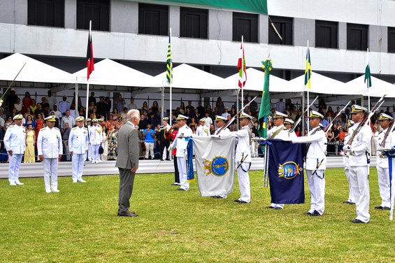 No dia do Marinheiro, Ministro da Defesa preside cerimônia de formatura de guardas-marinha EN 13DEZ (6 de 19).jpg