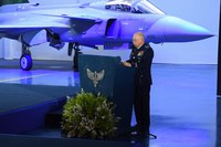 Novo caça multiuso, o Gripen F-39, é apresentado a autoridades em Brasília