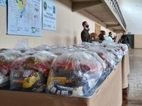 Organizações da FAB distribuem kits de alimentos e refeições à comunidade