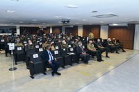 Palestra sobre o relacionamento civil-militar é apresentada a Oficiais-Generais do Exército