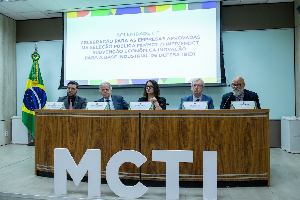 Assinatura FNDCT no MCTI - Hisaac Gomes-5.JPG