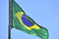 Substituição da Bandeira Nacional ocorre pela 14ª vez sem a presença do público