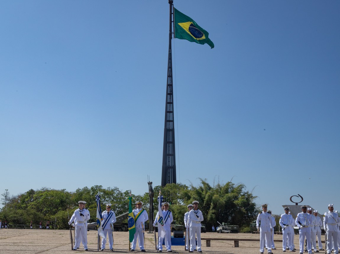 Cerimônia de Substituição do Pavilhão Nacional - Hamilton Garcia (7).jpg