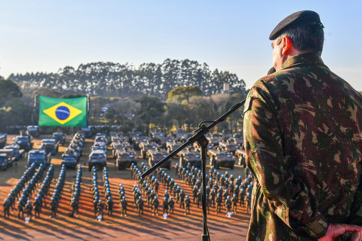 Exército Brasileiro - Colabora para o desenvolvimento nacional. Protege o  nosso povo e contribui com a paz social. Desenvolve tecnologias de uso  civil e militar. Cultua valores morais e éticos. Defende nossa