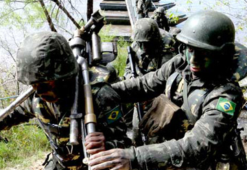 O EMCFA participa diretamente do planejamento e da coordenação das ações de emprego conjunto das Forças Armadas