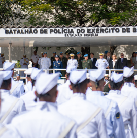 Ministério da Defesa homenageia militares e civis que atuam em missões de paz