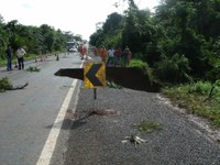 ATENÇÃO USUÁRIO: Chuvas danificaram BR-153/TO