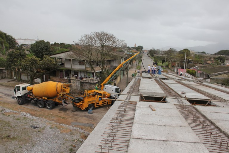 Avançam as obras do viaduto em Paranaguá