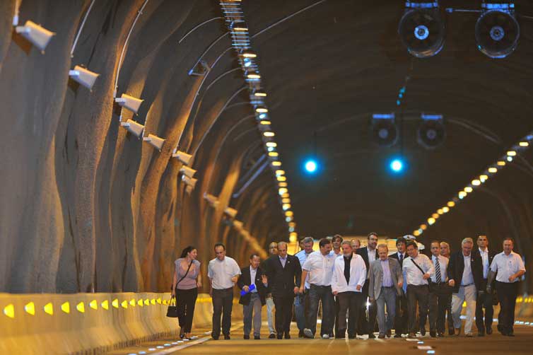 BR-280 tem primeiro trecho inaugurado em dia de visita de ministro a túnel  de mil metros em SC