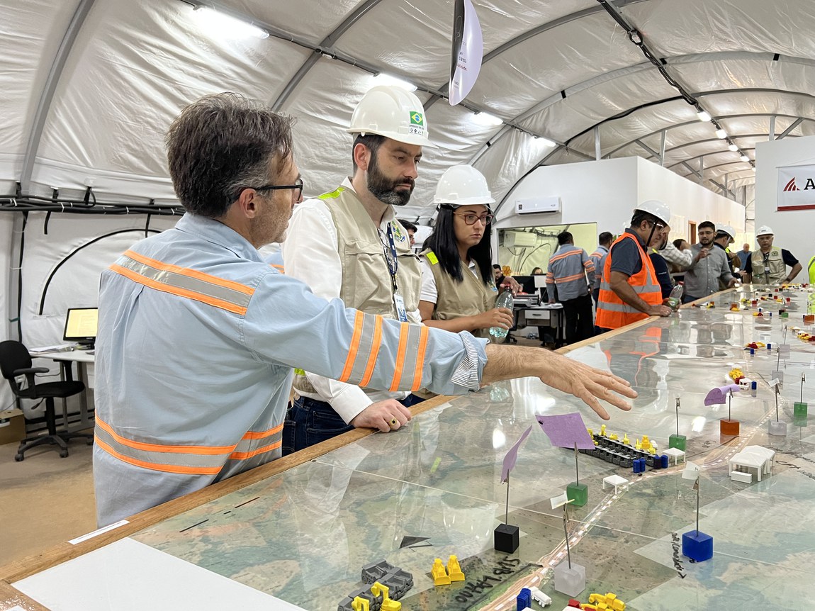 Servidores do DNIT acompanharam apresentação do andamento da construção que conta com 40,14% de avanço 