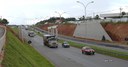 Construção de viaduto desvia fluxo da BR-153 em Goiânia