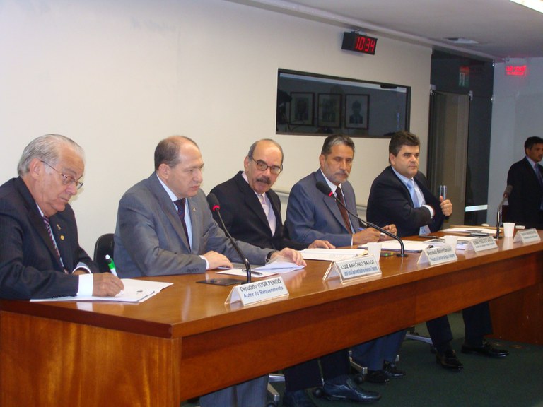 Diretor-geral do DNIT apresenta obras rodoviárias na Câmara dos Deputados